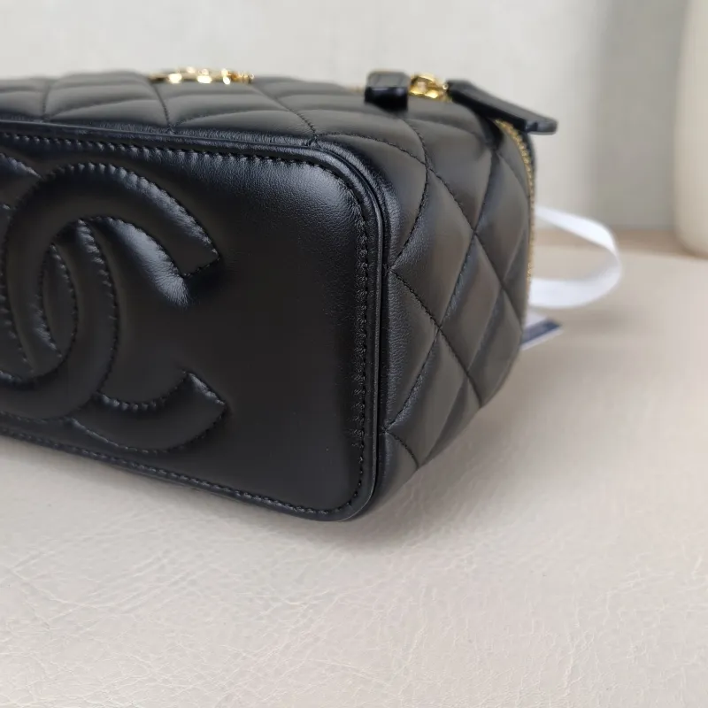 Chanel Crossbody Bag Edition Black Lambskin Mini 16 × 8 × 9.5 cm — detail view 7 of 15