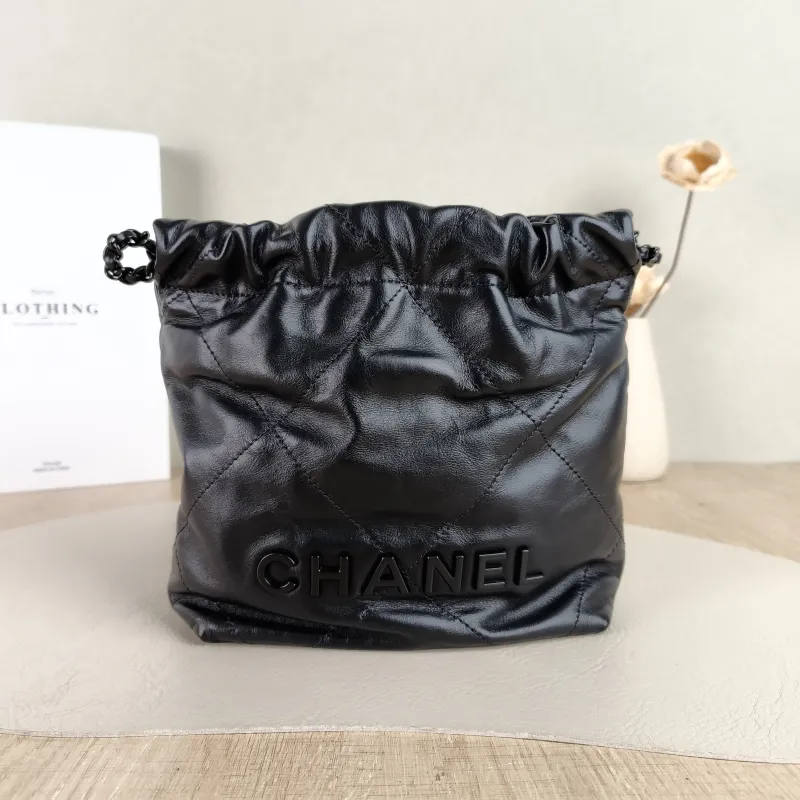 Chanel Shoulder Bag22Bag Black CC alfskinmini20 × 6 × 19 cm