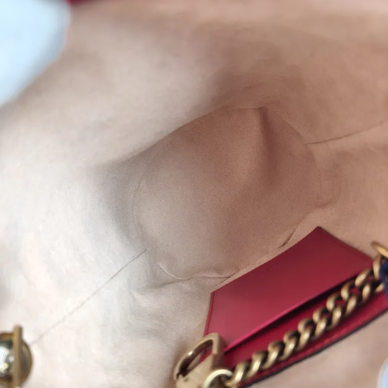 GUCCI Crossbody Bag GG Marmont Marmont Red Calfskin Small 14 × 13 × 17 cm — detail view 4 of 9