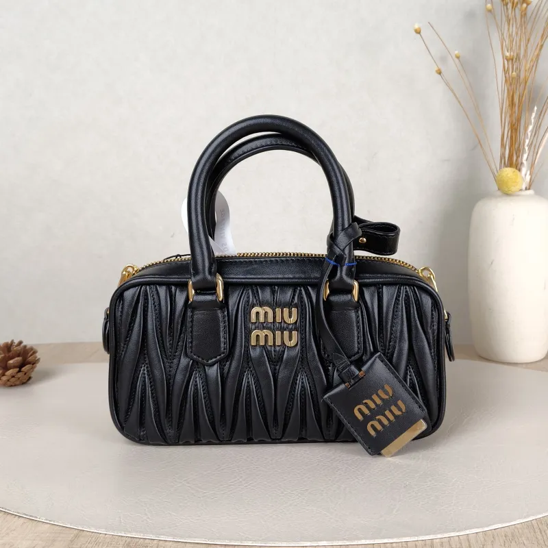 Miumiu Top Handle Bag Arcadie MatelasséCollection Edition Black SL ambskinmini19 × 5 × 10 cm