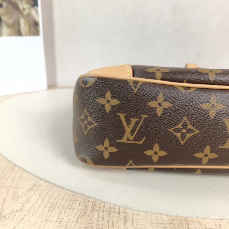 Louis Vuitton Crossbody Bag ODEON Monogram PVC Small24 × 8 × 22 cm — detail view 8 of 12