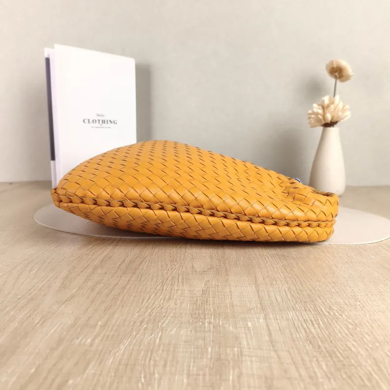 Bottega Veneta Shoulder Bag Veneta Vintage Edition Yellow Lambskin One Size 47 × 3 × 30 cm — detail view 10 of 11