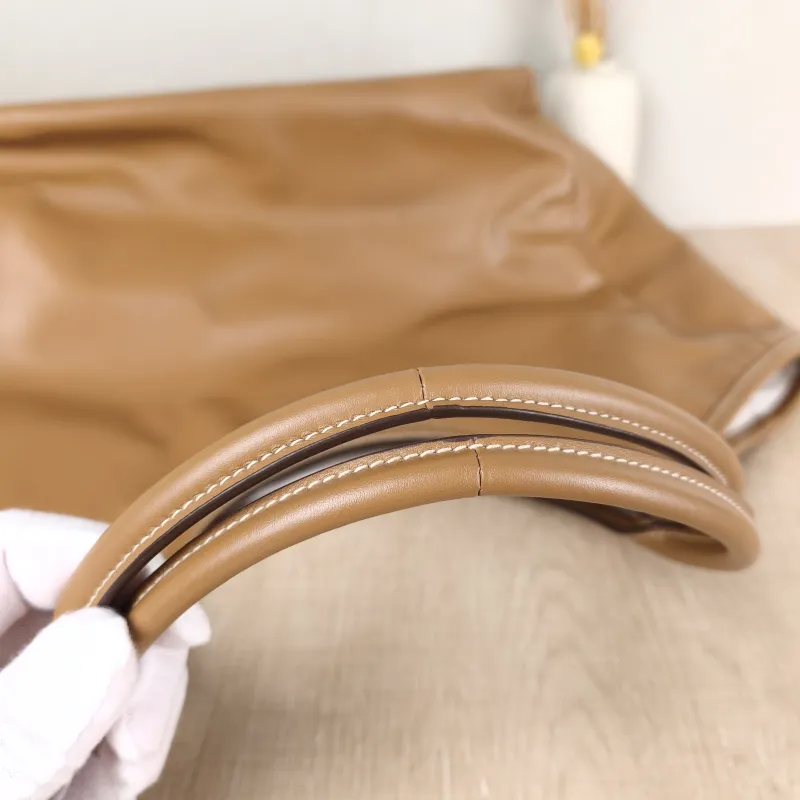 Miumiu Shoulder Bag IVY Tote Shopping Tote CC alfskin 38 × 18 × 38 cm — detail view 2 of 12