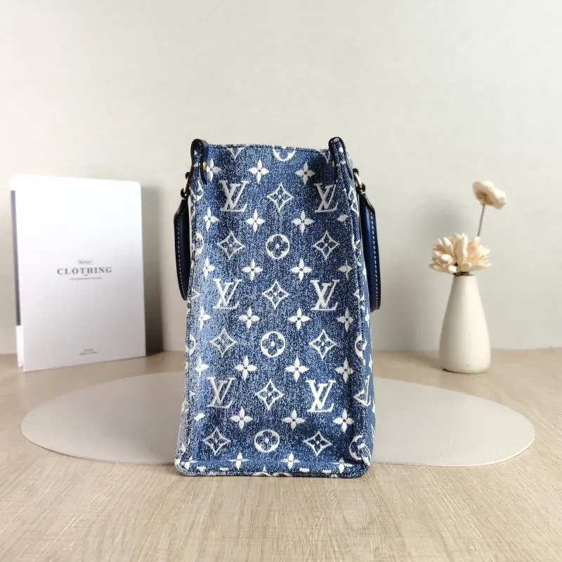 Louis Vuitton Shoulder Bag Onthego Medium Blue Medium 31 × 14 × 24 cm — detail view 10 of 10