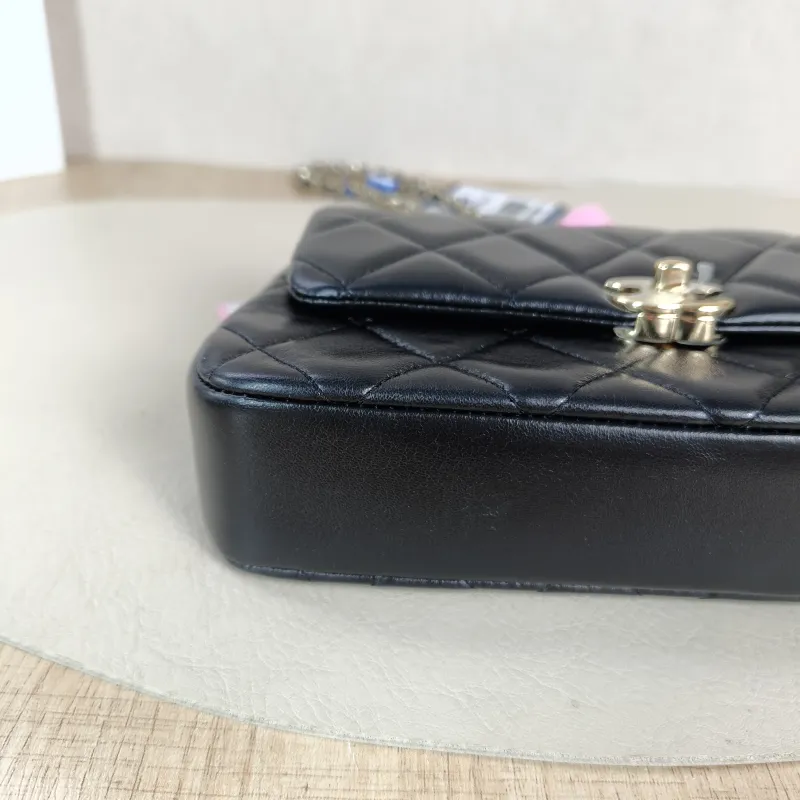 Chanel Crossbody Bag Crossbody Bag Black Lambskin One Size 19.5 × 4 × 11 cm — detail view 12 of 12
