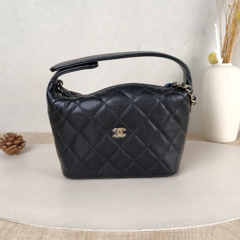 Chanel Crossbody Bag Crossbody Bag Black Grained Calfskin One Size21.5 × 7.5 × 19 cm
