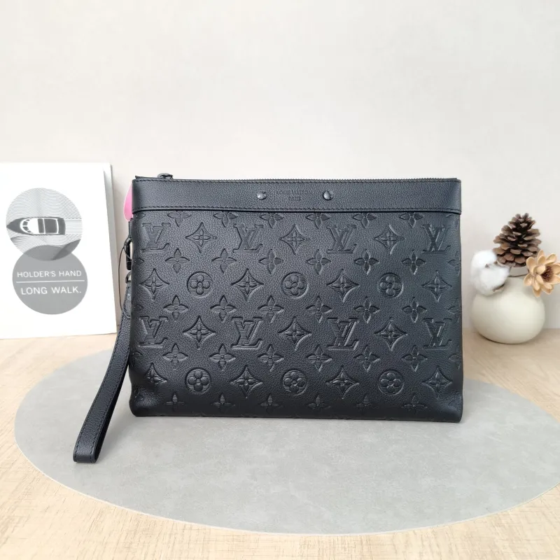 Louis Vuitton Clutch Clutch Black Monogram Calfskin One Size30*21