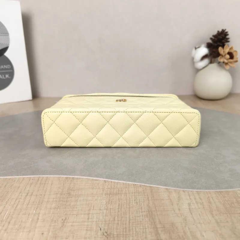 Chanel Crossbody Bag lp Yellow Grained Calfskin One Size 19.5 × 5 × 17 cm — cover view 6 of 6