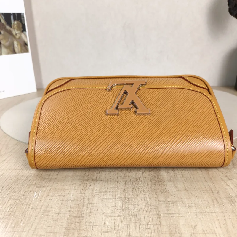 Louis Vuitton Shoulder Bag BUCI Epi Embossed Calfskin One Size 24.5 × 9 × 15.5 cm — detail view 3 of 12