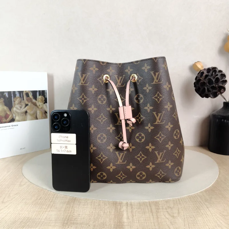 Louis Vuitton Shoulder Bag NÉONOÉ Bucket Bag PVC Medium 26 × 17.5 × 26 cm — cover view 3 of 5