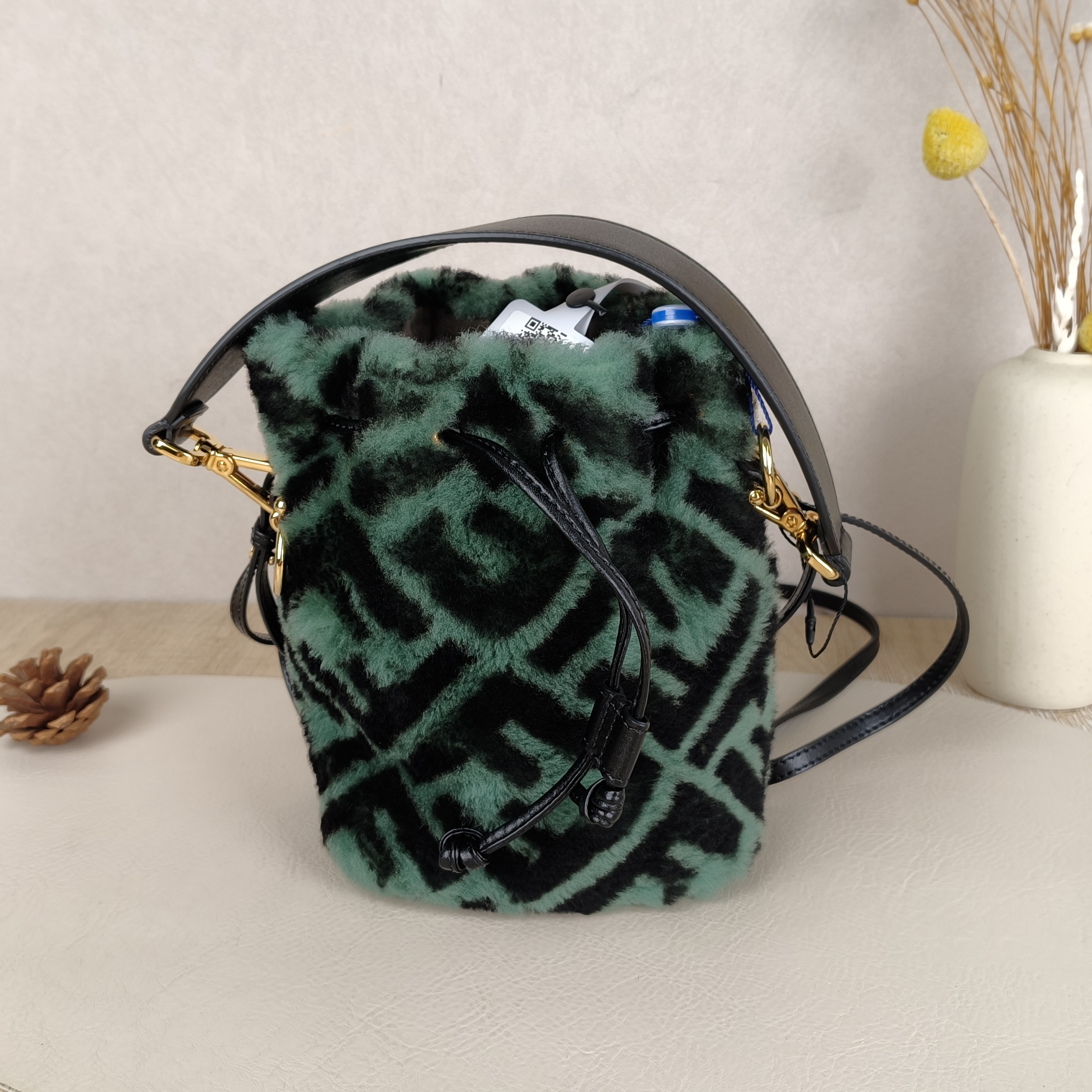 FENDI Crossbody Bag Mon Tresor Bucket Bag Green Black mini12 × 10 × 18 cm