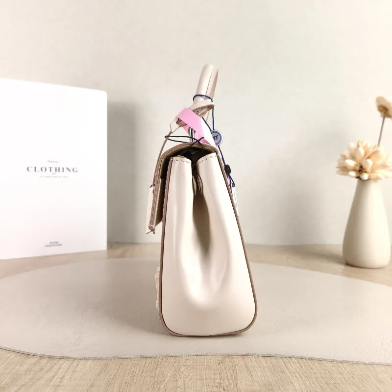 Louis Vuitton Crossbody Bag CLUNY White Epi Embossed Calfskin Mini 20 × 7.5 × 16 cm — detail view 11 of 11