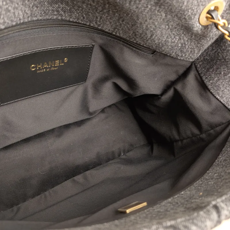 Chanel Shoulder Bag Grey One Size 33 × 12 × 22 cm — detail view 4 of 15