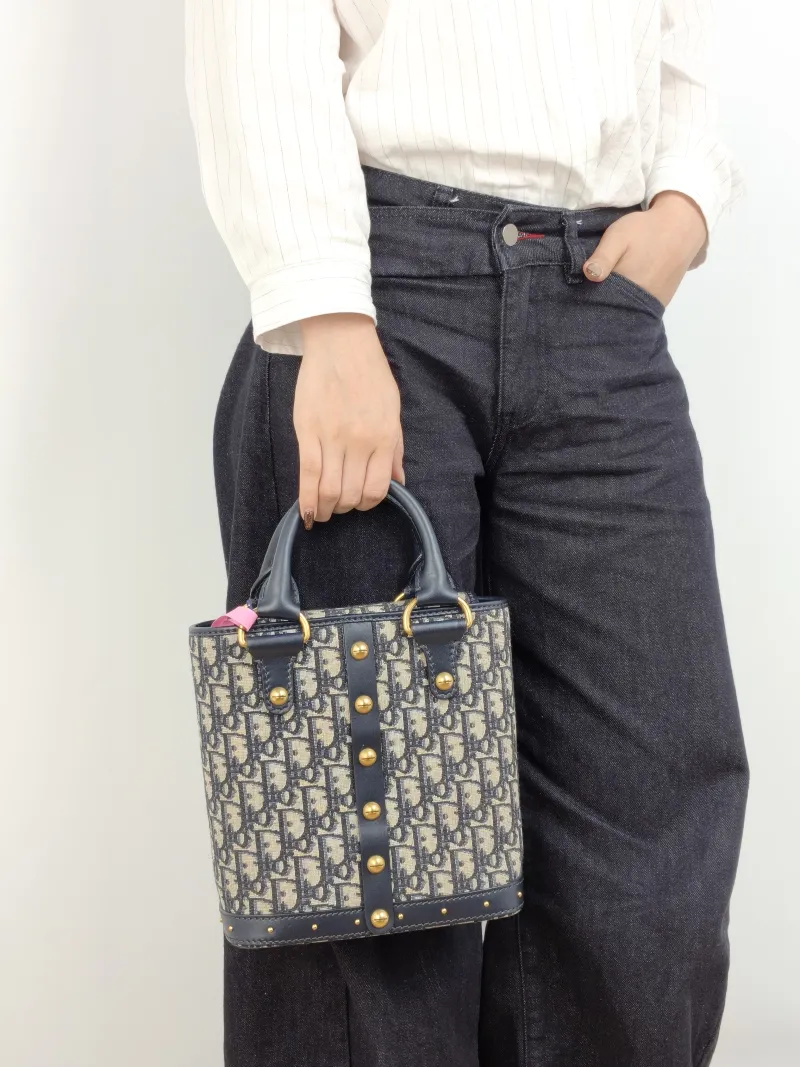 DIOR Shoulder Bag Signature avenue Bucket Blue Canvas One Size 22 × 9 × 22.5 cm — on-model view 2 of 2