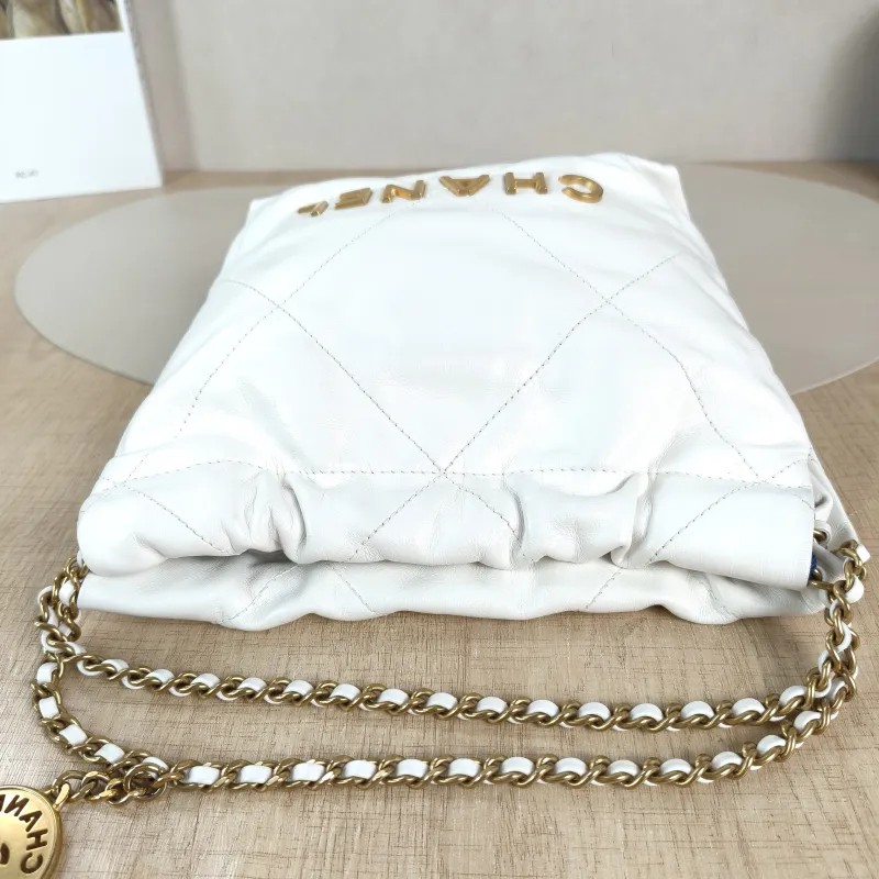 Chanel Shoulder Bag 22Bag White CC alfskin Mini 20 × 6 × 19 cm — detail view 9 of 11