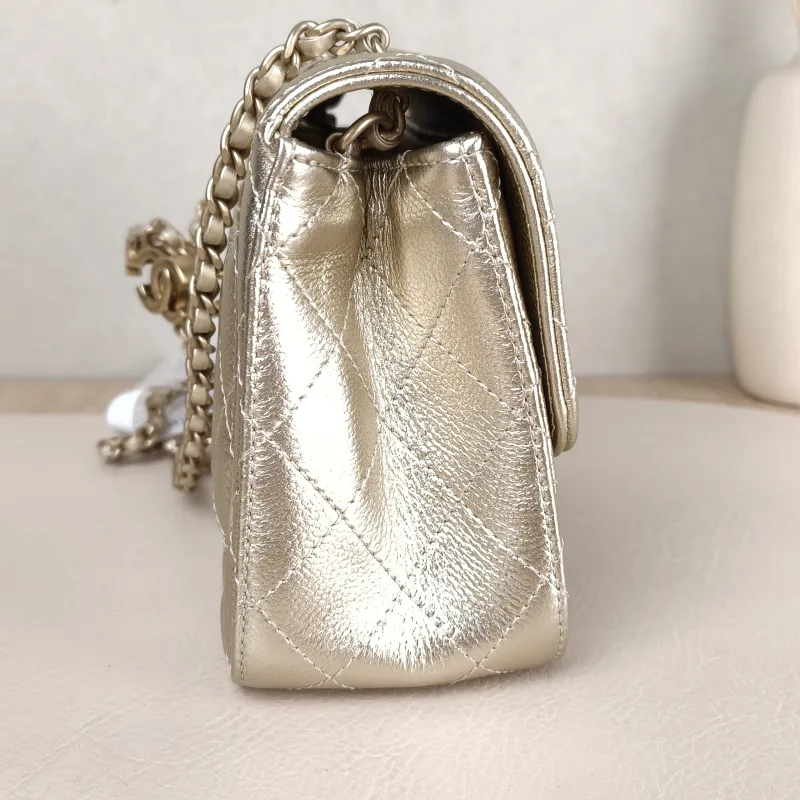 Chanel Crossbody Bag c Gold Grained Calfskin Mini 17 × 7 × 13.5 cm — detail view 5 of 15