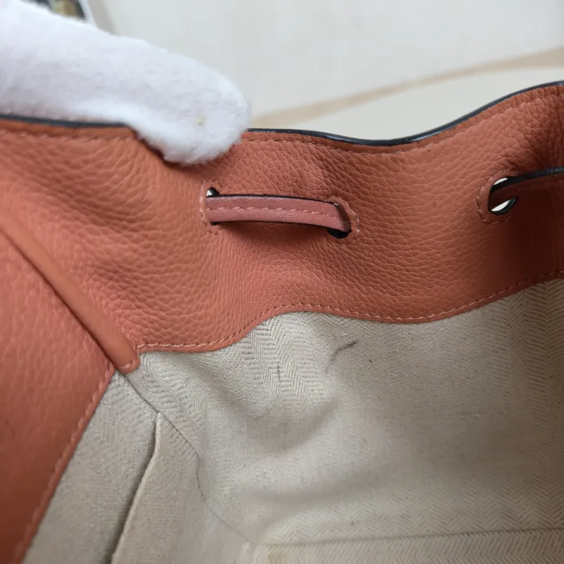 LOEWE Crossbody Bag Hammock Calfskinmini17 × 11 × 19.5 cm — detail view 10 of 12