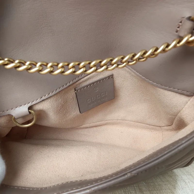 GUCCI Crossbody Bag GG Marmont Mini Marmont Mini Calfskinmini16.5 × 4.5 × 9.5 cm — detail view 11 of 11