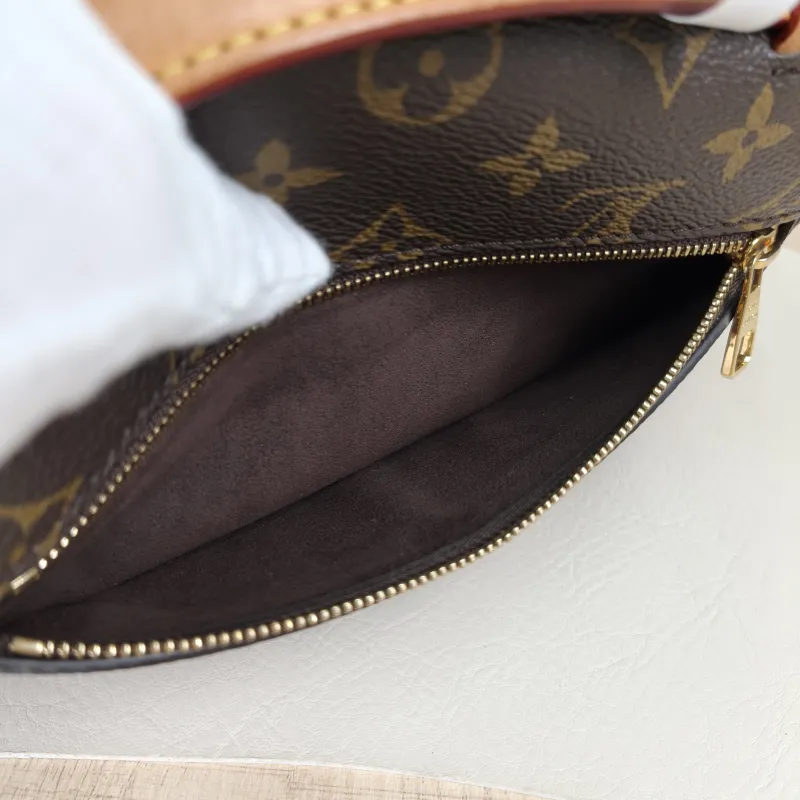 Louis Vuitton Crossbody Bag Pochette Métis East West Monogram PVC Small21.5 × 6 × 13.5 cm — detail view 11 of 18