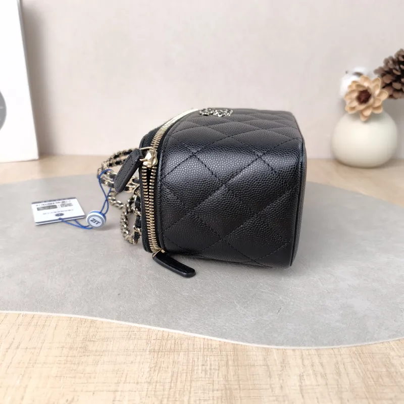 Chanel Crossbody Bag Black Grained Calfskin Mini 16 × 8 × 9.5 cm — detail view 1 of 12