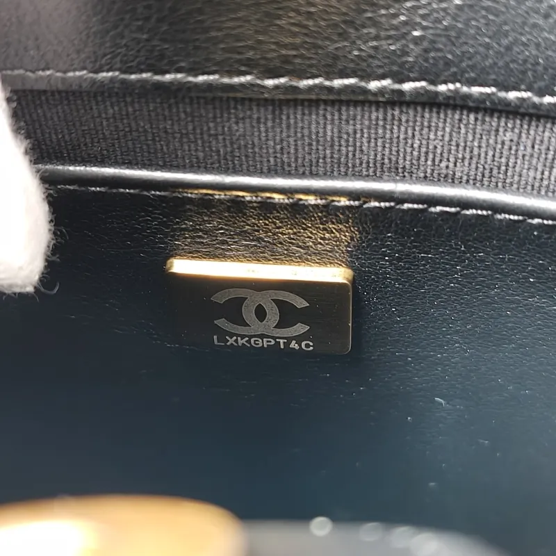 Chanel Crossbody Bag 24s hobo Black Calfskin One Size 22 × 6 × 24 cm — detail view 5 of 11