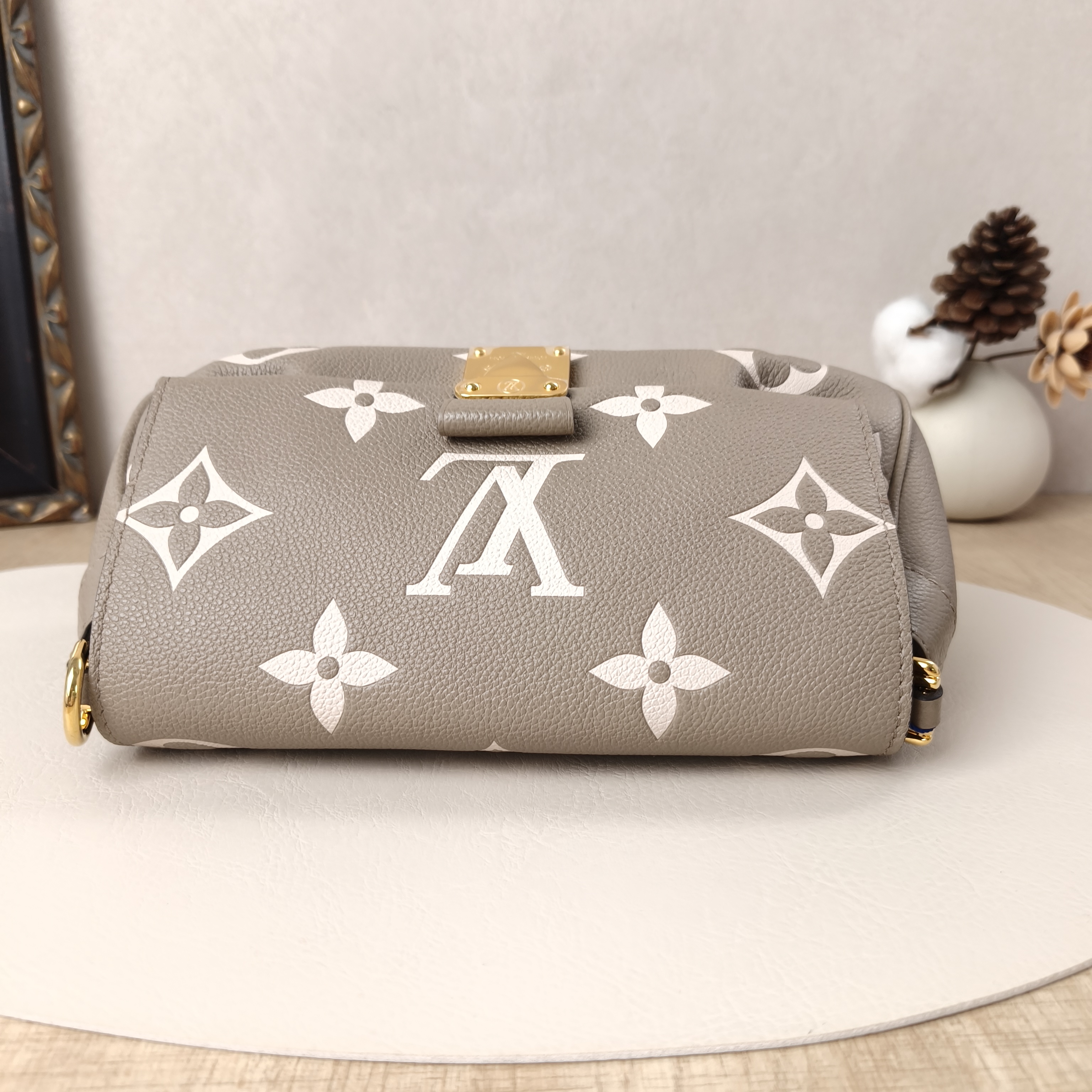 Louis Vuitton Crossbody Bag Favorite Monogram Empreinte Embossed Calfskin Medium24 × 9 × 14 cm — cover view 3 of 10