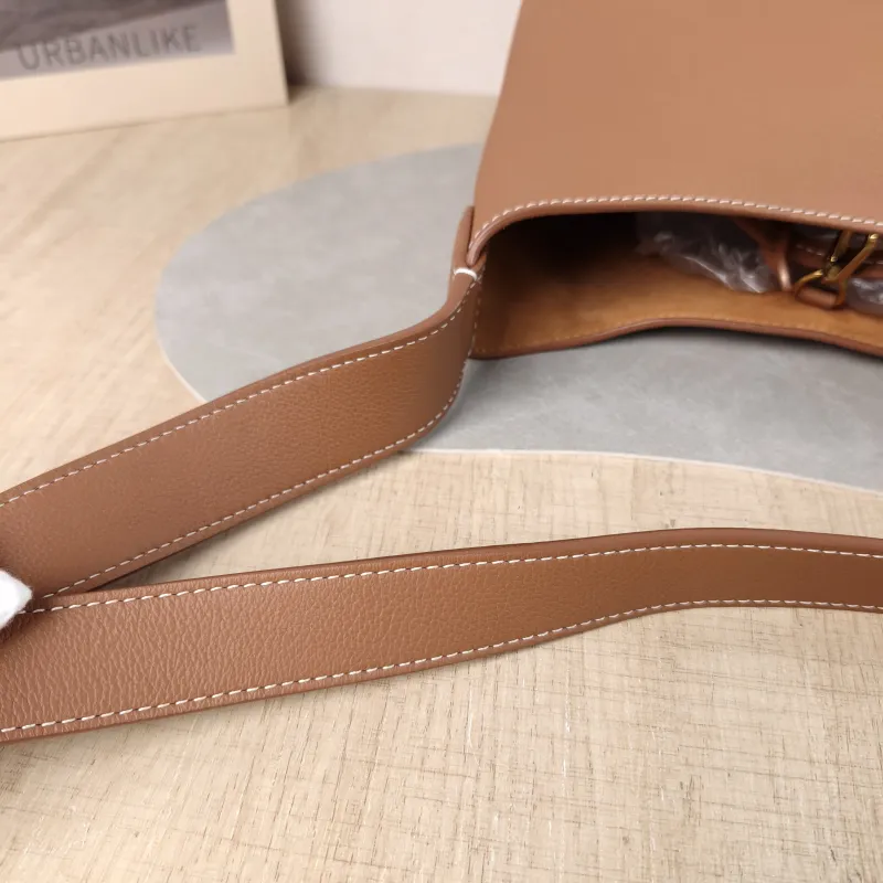 Louis Vuitton Shoulder Bag Low Key Hobo Shoulder Bag Calfskin Small 24 × 16 × 28 cm — detail view 8 of 15