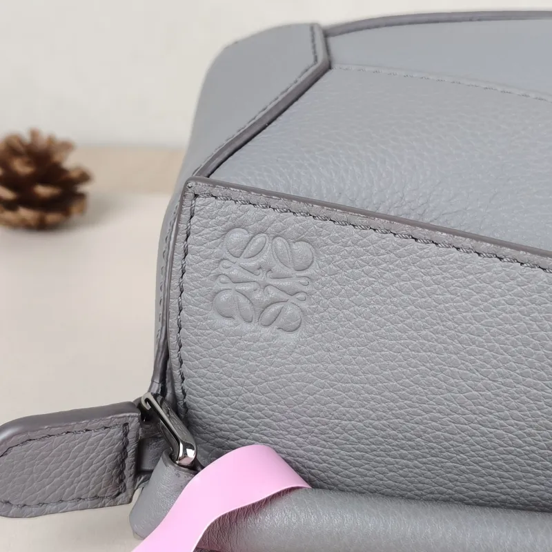 LOEWE Crossbody Bag Puzzle Grey Calfskinmini18 × 8 × 12.5 cm — detail view 3 of 11