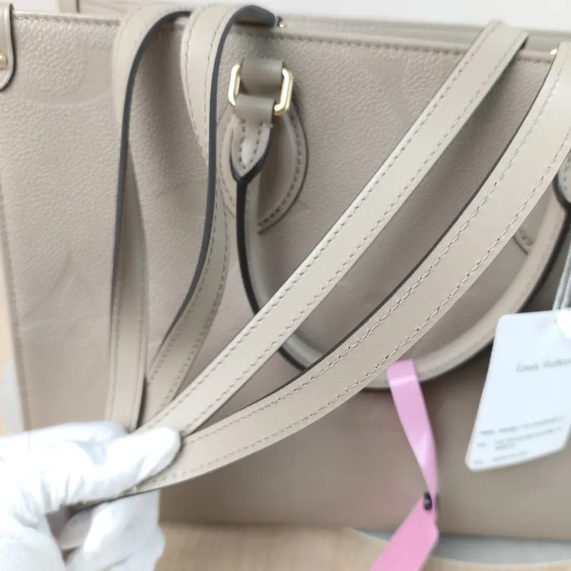 Louis Vuitton Shoulder Bag Onthego Medium Monogram Empreinte Embossed Calfskin Medium 35 × 14 × 27 cm — detail view 3 of 11