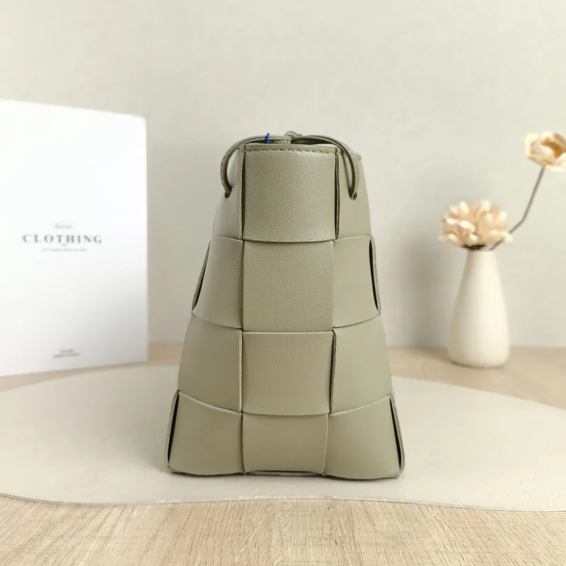 Bottega Veneta Crossbody Bag Cassette Woven Lambskin One Size14 × 14 × 18 cm — detail view 7 of 10