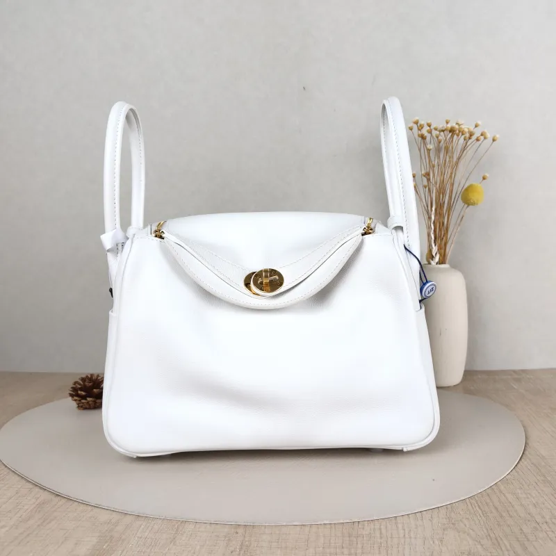 Hermès Crossbody Bag Lindy 2601White Evercolor Calfskin Small26 × 12 × 18 cm