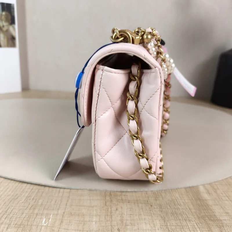 Chanel Crossbody Bag 24a Pearl Pink Lambskin Mini 19 × 7 × 13 cm — detail view 7 of 11