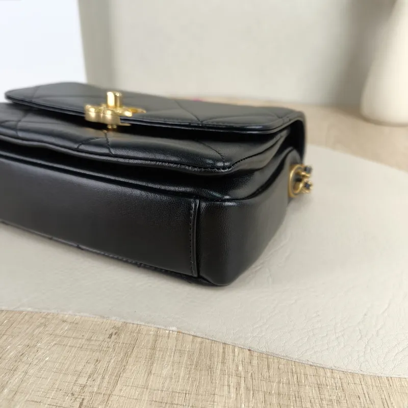 Chanel Crossbody Bag Black Calfskin 19 × 5.5 × 11 cm Microchip Edition — detail view 3 of 11