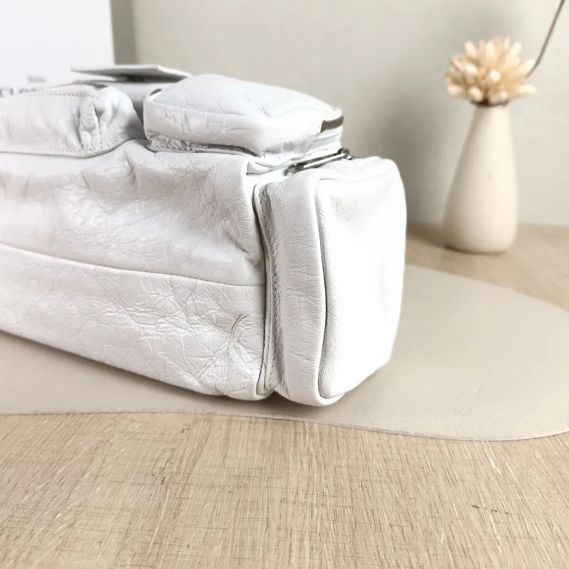 BALENCIAGA Shoulder Bag Superbusy Shoulder Bag White Waxed Leather Mini 33 × 11 × 12 cm — detail view 3 of 10