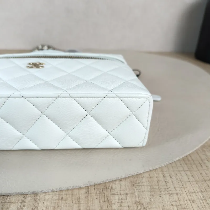Chanel Crossbody Bag lp Box Bag Top Handle Crossbody Bag Grained Calfskin One Size 19.5 × 5 × 17 cm Conditioned — detail view 10 of 13