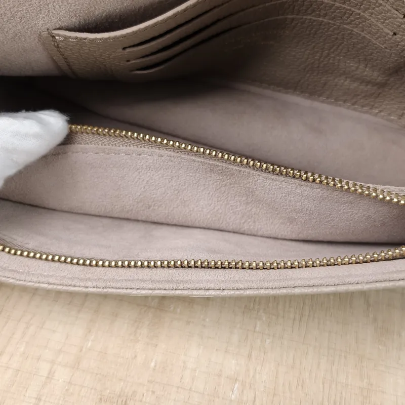 Louis Vuitton Crossbody Bag IVY Empreinte Embossed Calfskin Small 23.5 × 4.3 × 12 cm — detail view 1 of 11