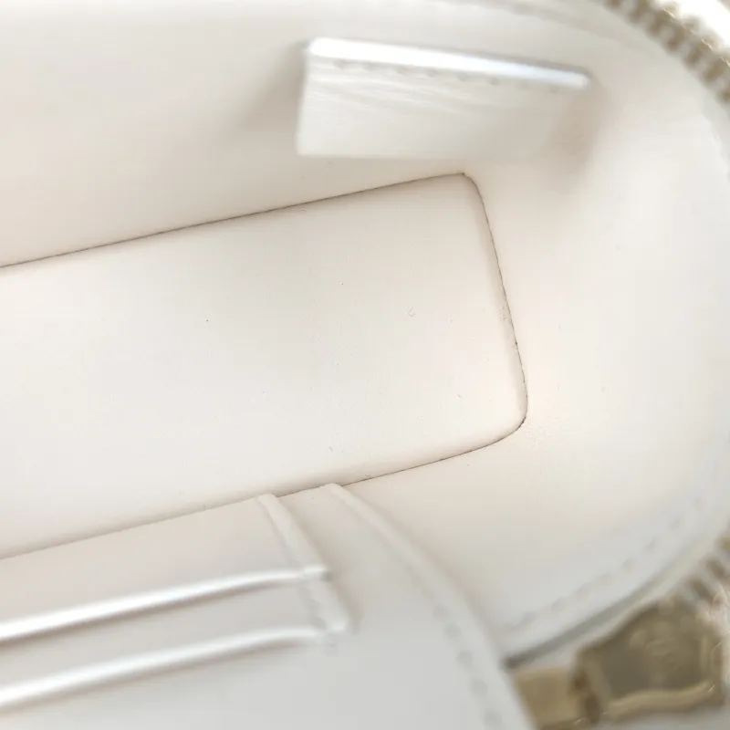 Chanel Crossbody Baglp Box Bag Top Handle Crossbody Bag White Calfskin One Size19.5 × 5 × 17 cm — detail view 2 of 12