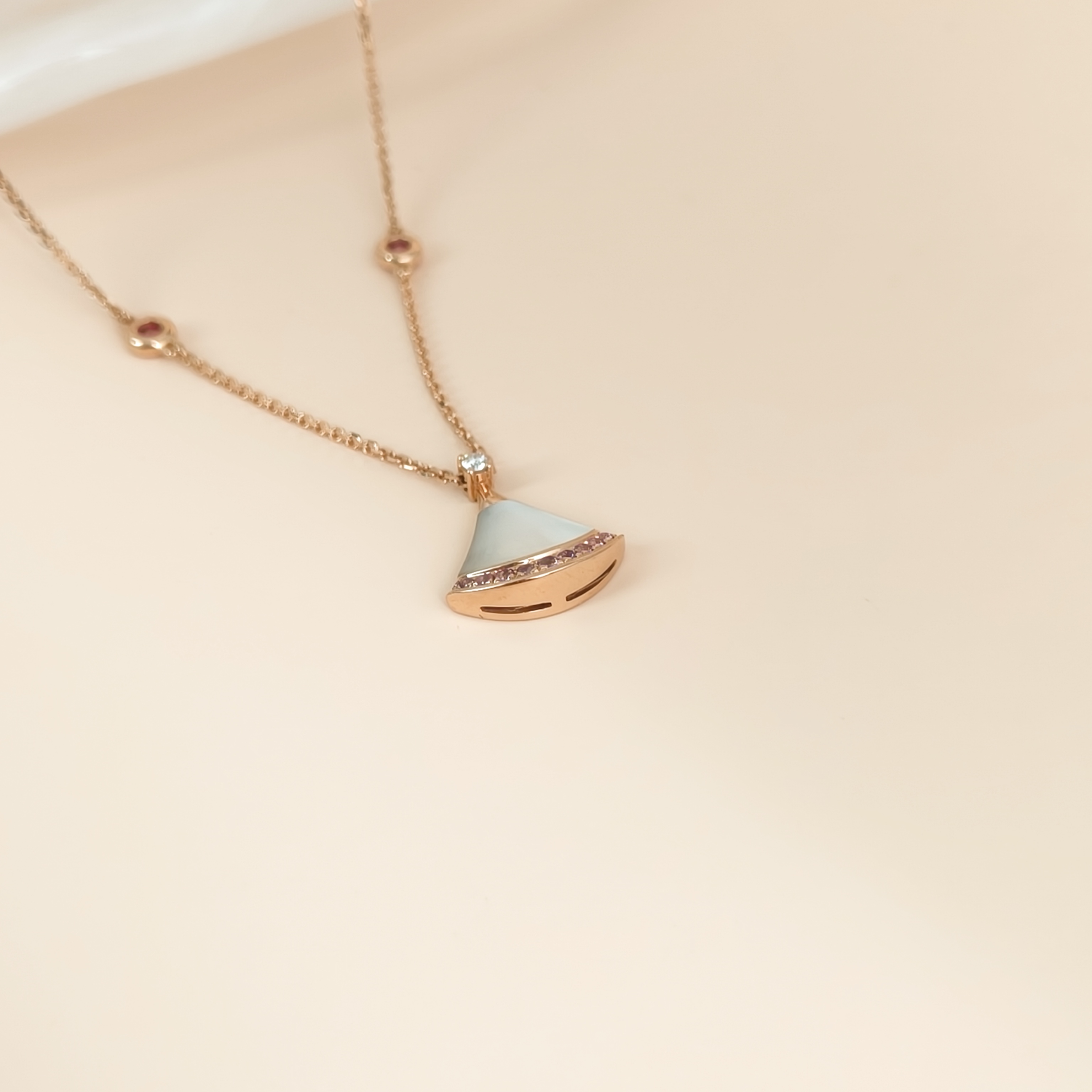 Bvlgari Necklace DIVAS’ DREAM Collection Pearl White Mother-of-Pearl18KR ose Gold One Size Pendant1.5cm 41cm — cover view 6 of 9