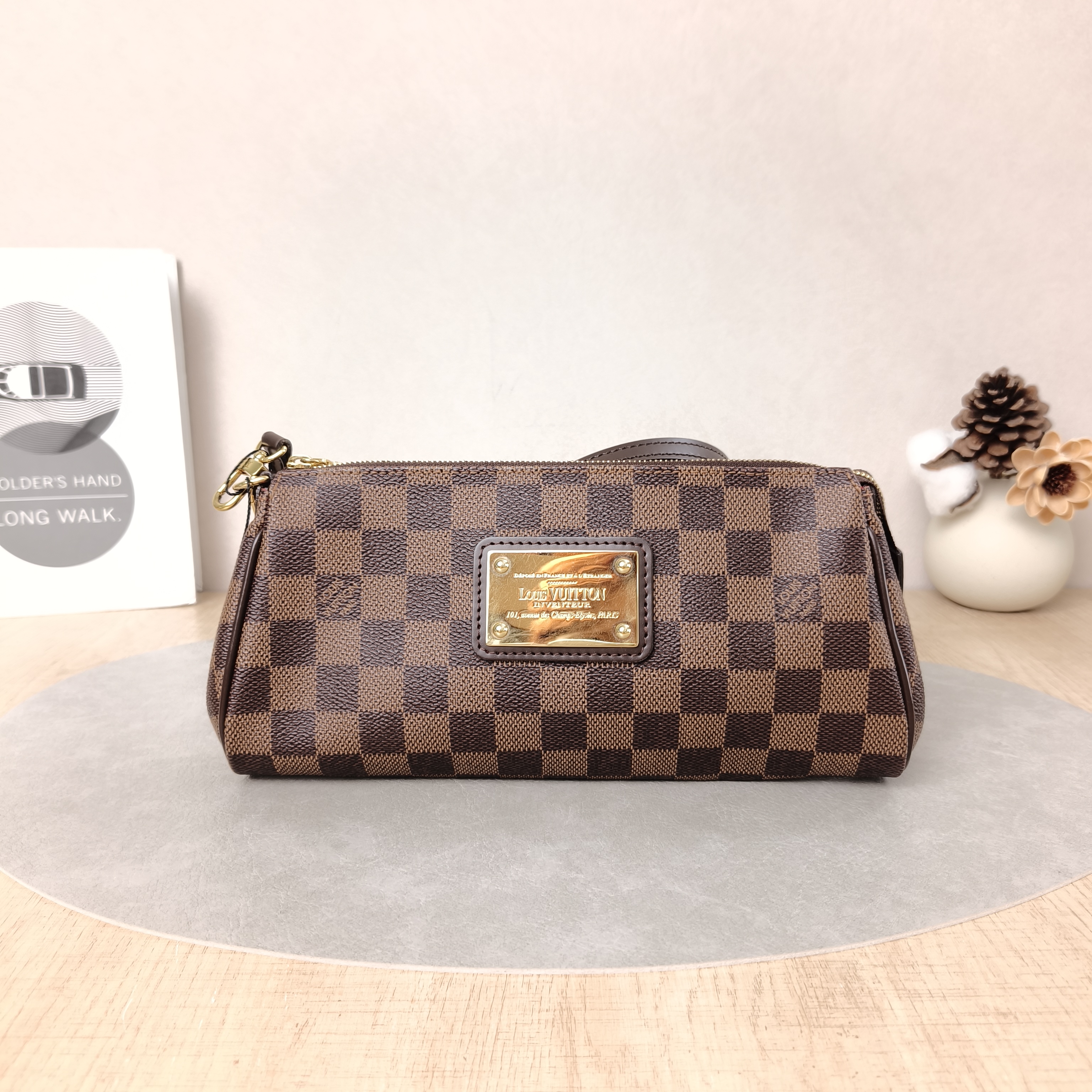 Louis Vuitton Crossbody Bag Eva Damier Ebene PVC Small25 × 4 × 13 cm