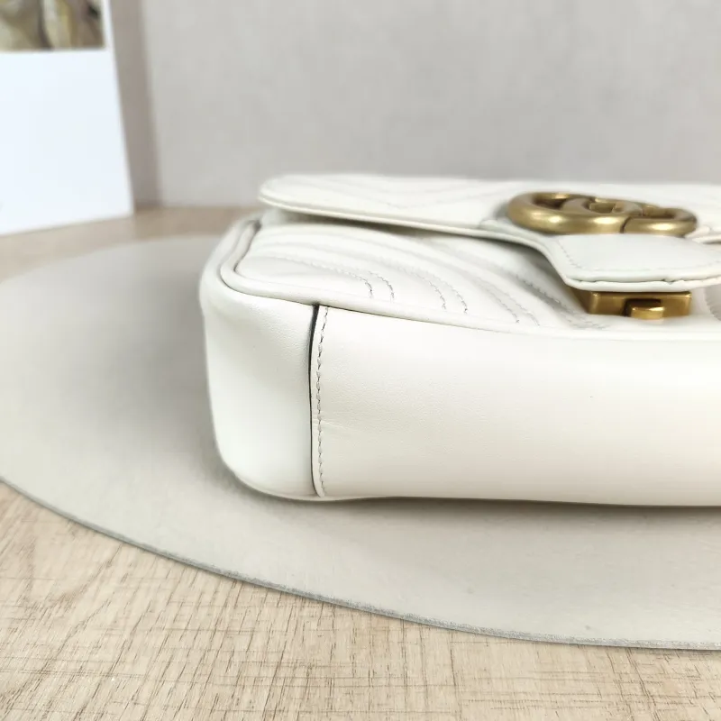 GUCCI Crossbody Bag GG Marmont Small Marmont 22White Calfskin Small22 × 6 × 13 cm — detail view 11 of 14