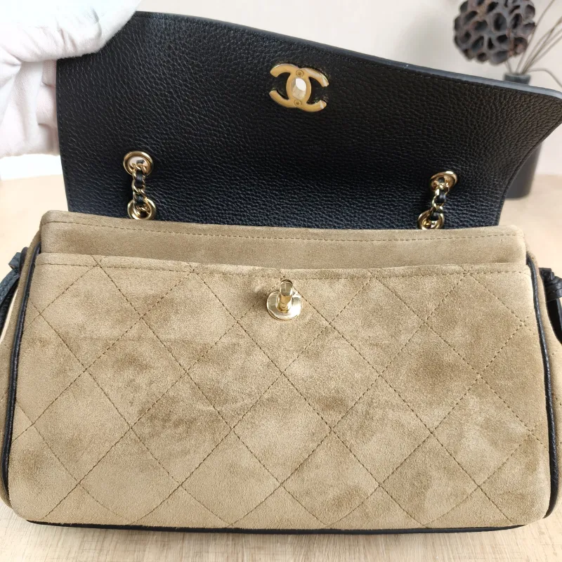 Chanel Shoulder Bag 26a Collection · Black Suede Small 29 × 10 × 17 cm — detail view 13 of 14