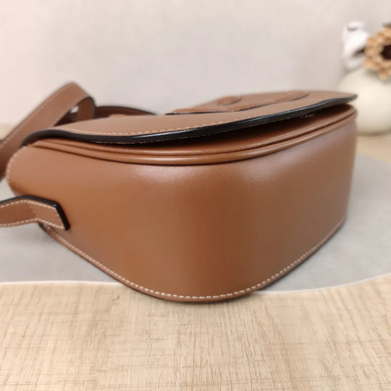 CELINE Crossbody Bag FOLCO TRIOMPHE Caramel Calfskin One Size 18.5 × 7 × 15 cm — detail view 6 of 12