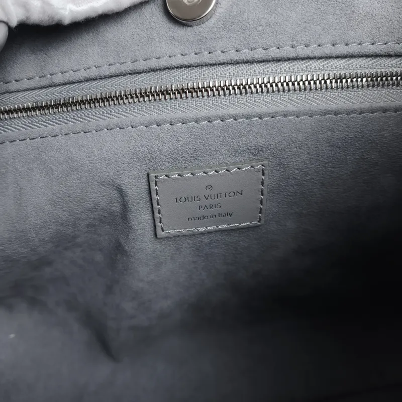 Louis Vuitton Crossbody Bag Carryall Cargo Vibe Grey SL ambskin Small 33.5 × 15 × 23 cm — detail view 6 of 12