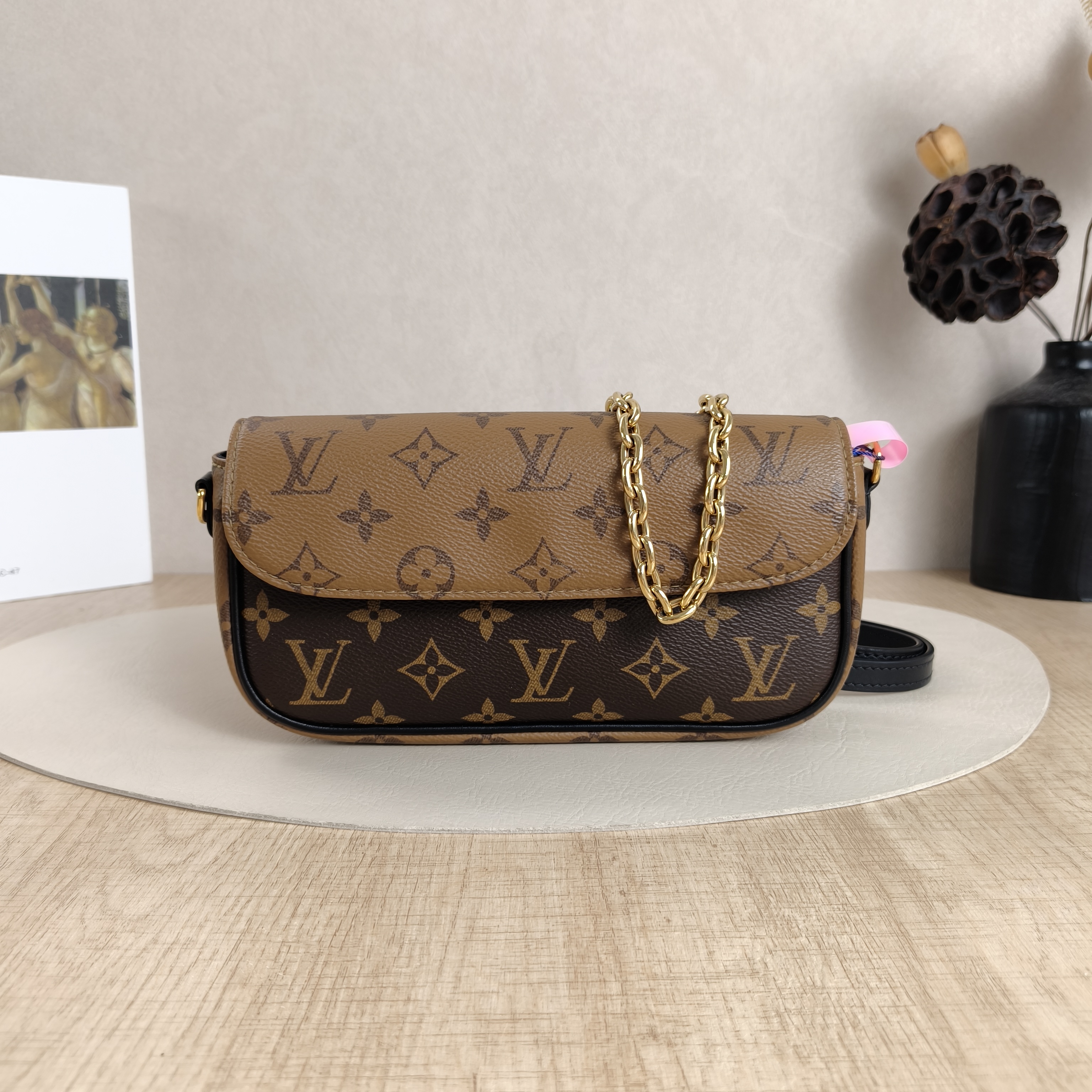 Louis Vuitton Crossbody Bag IVY Monogram PVC Small23.5 × 4.3 × 12 cm