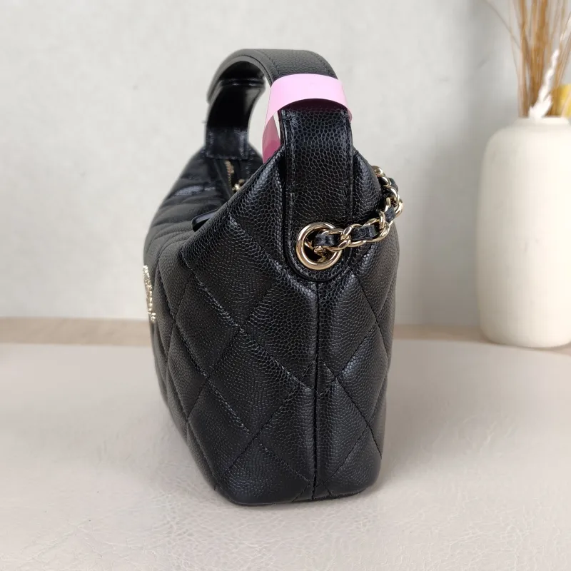 Chanel Crossbody Bag Crossbody Bag Black Grained Calfskin 16 × 6 × 13 cm — detail view 7 of 12