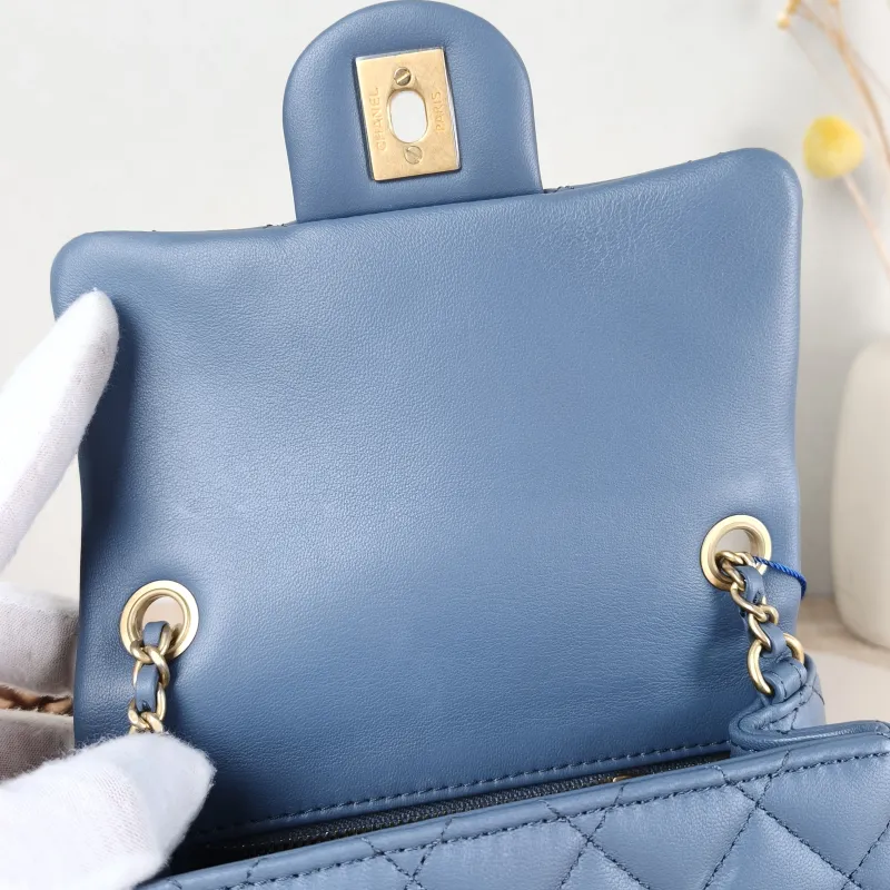 Chanel Crossbody Bag Blue Lambskin One Size 17 × 8 × 13.5 cm — detail view 4 of 14