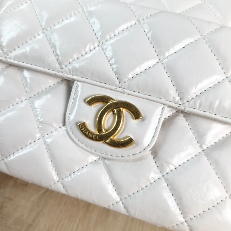 Chanel Crossbody Bag HOBO White Waxed Leather Medium 23 × 8 × 21 cm — detail view 8 of 10