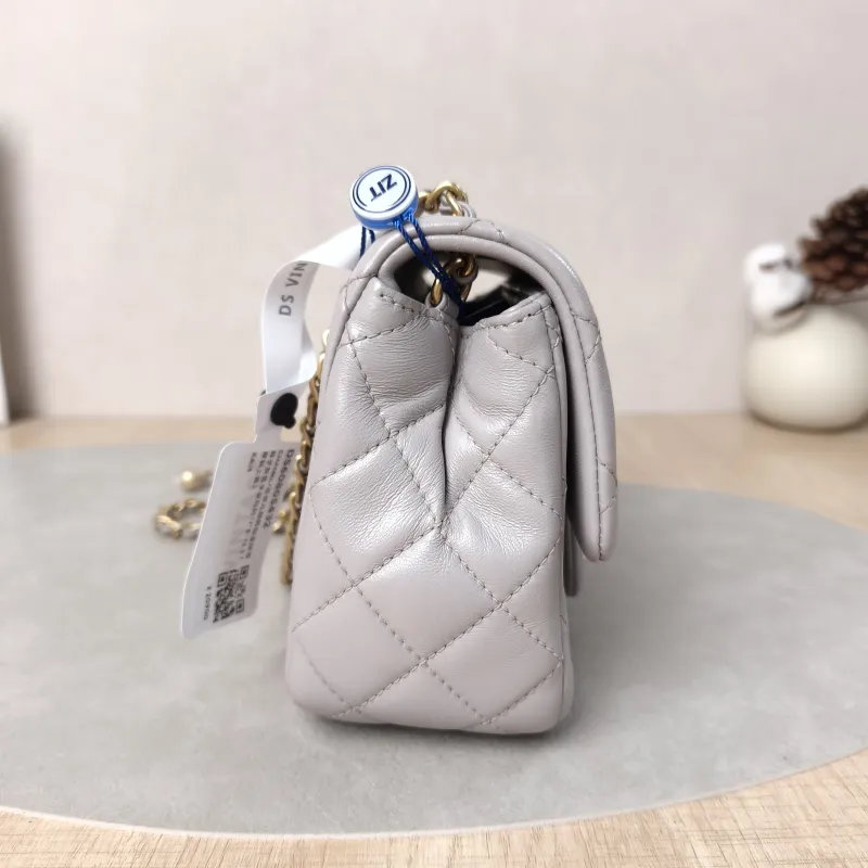 Chanel Crossbody Bag Grey Lambskin One Size17 × 8 × 13.5 cm — detail view 1 of 15