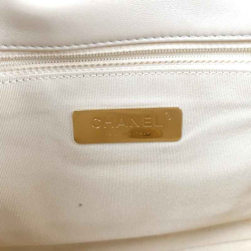 Chanel Crossbody Bag 19Bag Beige Lambskin Small 26 × 9 × 16 cm 30 — detail view 3 of 15