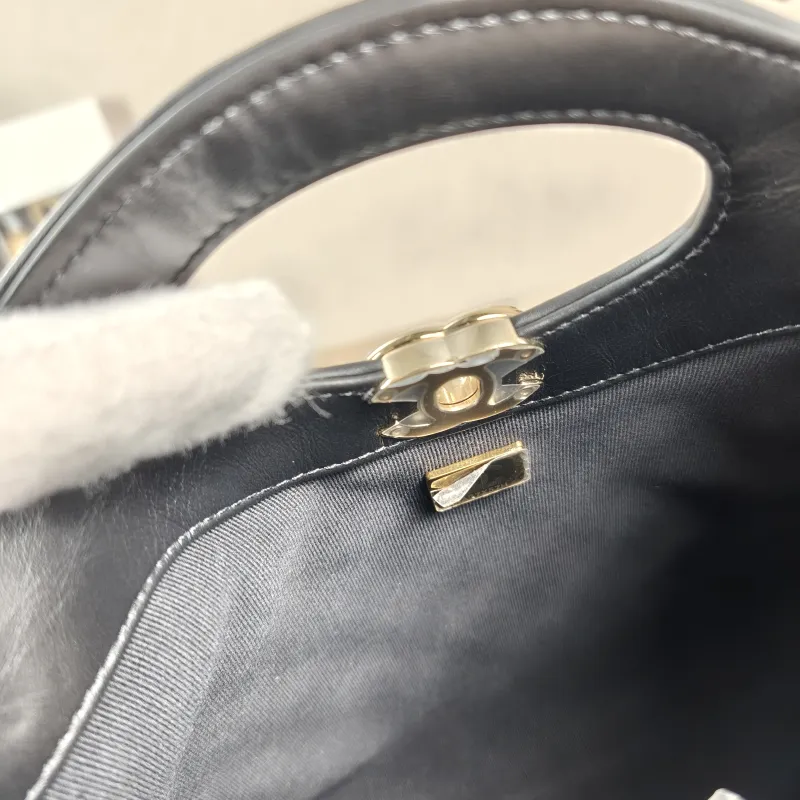 Chanel Crossbody Bag 31Bag Black Calfskin Mini 23 × 5.5 × 22 cm — detail view 6 of 12